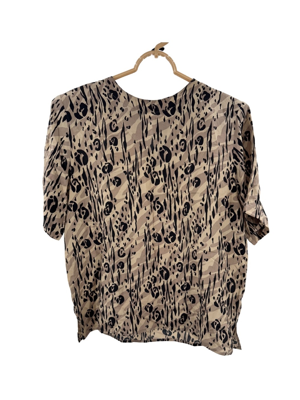 Stunt vintage M Women's 100% Silk Blouse Beige and Black Animal Print leopard